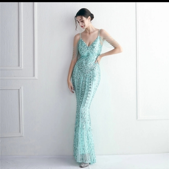 Mint Blue, V Neck,  Sleeveless,  Strapless,  Draped Beads, Sequined Merm… - Picture 5 of 13